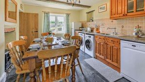 Oven, dishwasher, high chair, cookware/dishes/utensils - 4 Bed in Barnstaple (oc-05560) (Kentisbury)