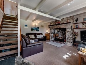 TV - 2 Bed in Wadebridge (oc-jobes) (Chapel Amble)