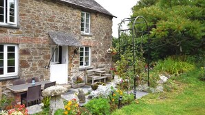 Outdoor dining - 2 Bed in Wadebridge (oc-jobes) (Chapel Amble)