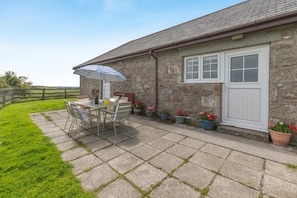 Outdoor dining - 3 Bed in Falmouth (oc-consw) (Constantine)