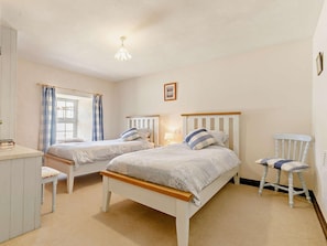 Room - 3 Bed in Falmouth (oc-consw) (Constantine)