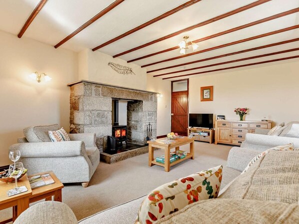 Living area - 3 Bed in Falmouth (oc-consw) (Constantine)