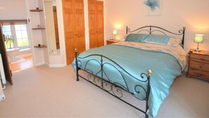 Room - 3 Bed in Chard (oc-barra) (Winsham)