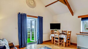 TV - 1 Bed in Bideford (oc-linne) (Hartland)