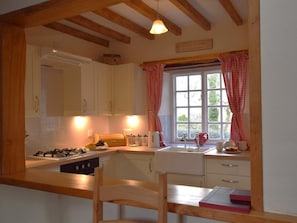 Oven, dishwasher, high chair, cookware/dishes/utensils - 2 Bed in Camelford (oc-hesun) (Lanteglos)