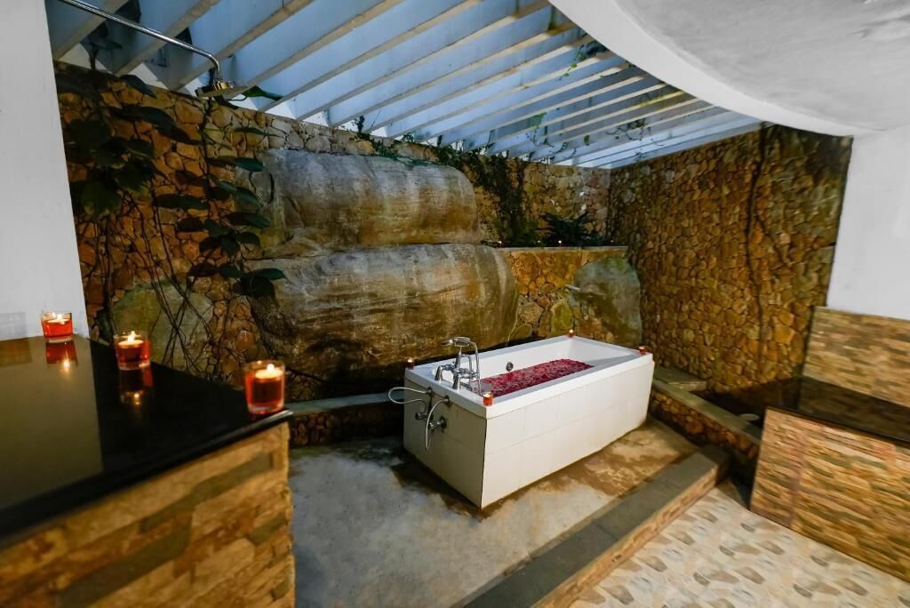 Grand kamer, balkon, uitzicht op tuin | Spa | 1 behandelingskamer, massagebehandelingen
