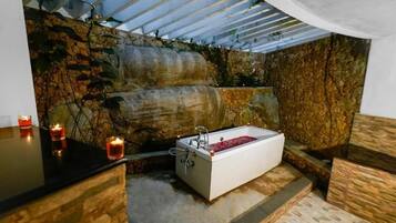 Grand kamer, balkon, uitzicht op tuin | Spa | 1 behandelingskamer, massagebehandelingen