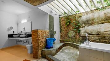 Grand kamer, balkon, uitzicht op tuin | Spa | 1 behandelingskamer, massagebehandelingen