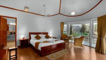 Grand Room, Balcony, Garden View