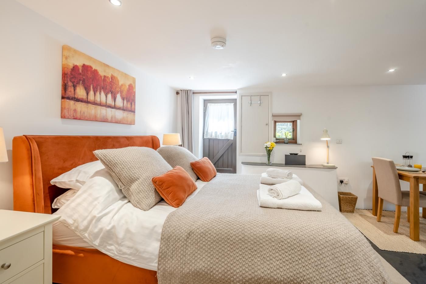 1 bedroom, travel cot, free WiFi, bed sheets