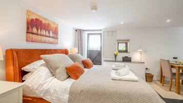1 bedroom, travel cot, free WiFi, bed sheets