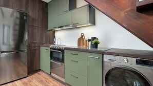 Fridge, microwave, oven, stovetop - Modern Studio in the City Center | Mezzanine | Sleeps 4 (Łódź)