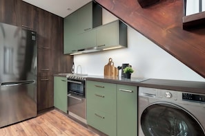 Private kitchen - Modern Studio in the City Center | Mezzanine | Sleeps 4 (Łódź)