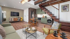 TV, offices - Modern Studio in the City Center | Mezzanine | Sleeps 4 (Łódź)