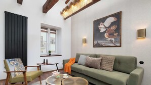 TV, offices - Modern Studio in the City Center | Mezzanine | Sleeps 4 (Łódź)