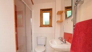 Bathroom - 2 Bed in Redruth (oc-gillo) (Scorrier)