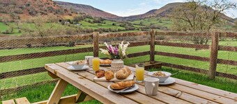 2 Bed in Crickhowell (oc-mawrw)
