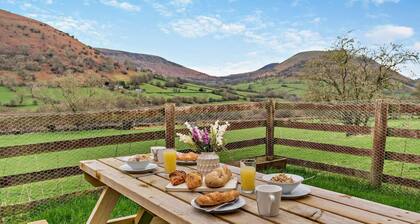 2 Bed in Crickhowell (oc-mawrw)
