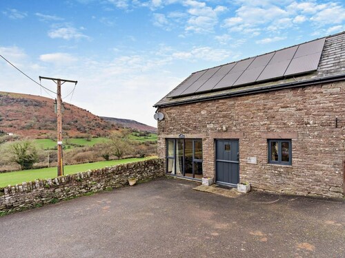 2 Bed in Crickhowell (oc-mawrw)