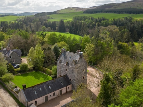 5 Bed in Selkirk (oc-tower)