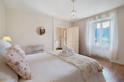La Grange des Lilas – Garden, Wifi & Parking in the Heart of the Mountains