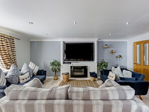 Living area - 4 Bed in Bideford (oc-nilga) (Bideford)