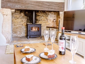 Dining - 3 Bed in Cheltenham (oc-ptree) (Bourton-on-the-Water)