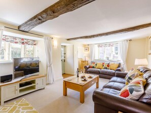 TV, fireplace - 3 Bed in Cheltenham (oc-ptree) (Bourton-on-the-Water)