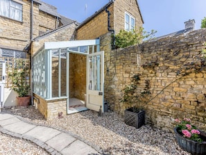 Exterior detail - 3 Bed in Cheltenham (oc-ptree) (Bourton-on-the-Water)