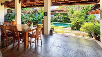 Tempat makan outdoor