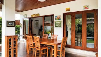 Tempat makan outdoor
