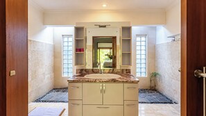 Deluxe Villa, Pool View | Bathroom - Villa Pandan by Beranda di Bali (Badung Regency)