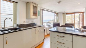 Microwave, oven, dishwasher, highchair - 2 Bed in Redruth (oc-sanap) (Portreath)