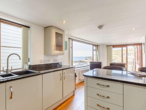 Microwave, oven, dishwasher, highchair - 2 Bed in Redruth (oc-sanap) (Portreath)