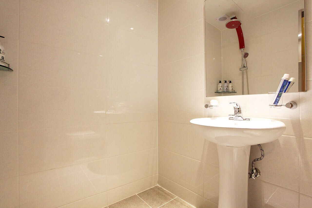 Standard Double Room | Bathroom