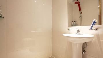 Standard Double Room | Bathroom