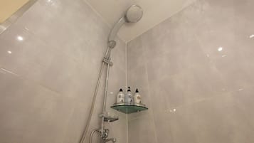 Standard Double Room | Bathroom