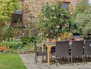Outdoor dining - 4 Bed in Bude (oc-ssham) (Stratton)