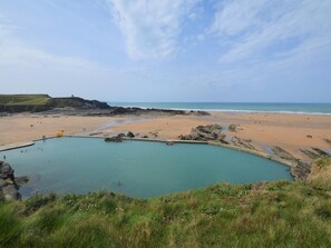 Summerleaze beach in nearby Bude with the tidal sea pool - 4 Bed in Bude (oc-ssham) (Stratton)