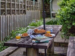 Outdoor dining - 2 Bed in Bideford (oc-cockl) (Appledore)