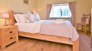 2 bedrooms, travel cot, free WiFi, bed sheets - 2 Bed in Barnstaple (oc-gcows) (Marwood)