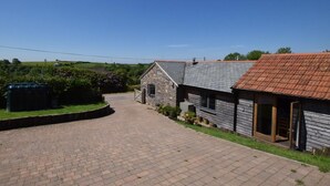 Property grounds - 2 Bed in Barnstaple (oc-gcows) (Marwood)