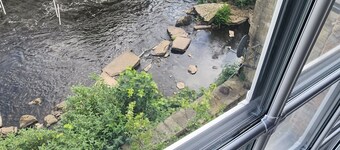 1 Bedroom Apartment - River Views & Free Parking