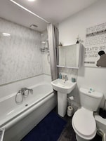 Combined shower/tub, deep soaking tub, hair dryer, towels