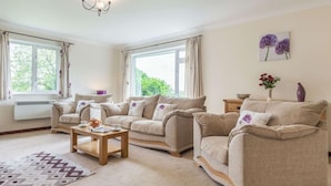 TV, fireplace - 2 Bed in Falmouth (oc-tvean) (Constantine)