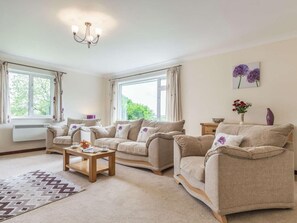 Living area - 2 Bed in Falmouth (oc-tvean) (Constantine)