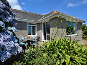 Outdoor dining - 2 Bed in Falmouth (oc-tvean) (Constantine)