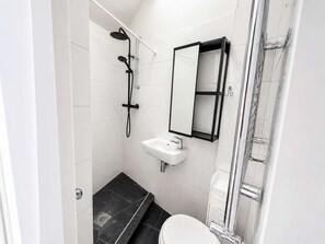 Dusche, Haartrockner, Shampoo