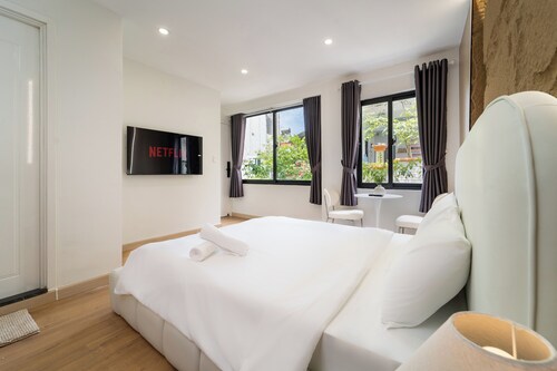 Deluxe Double Bedroom District 1