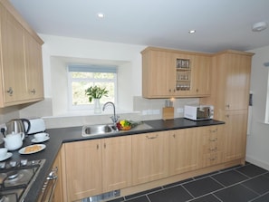 Oven, dishwasher, high chair, cookware/dishes/utensils - 2 Bed in Lairg (oc-su301) (Culkein Drumbeg)